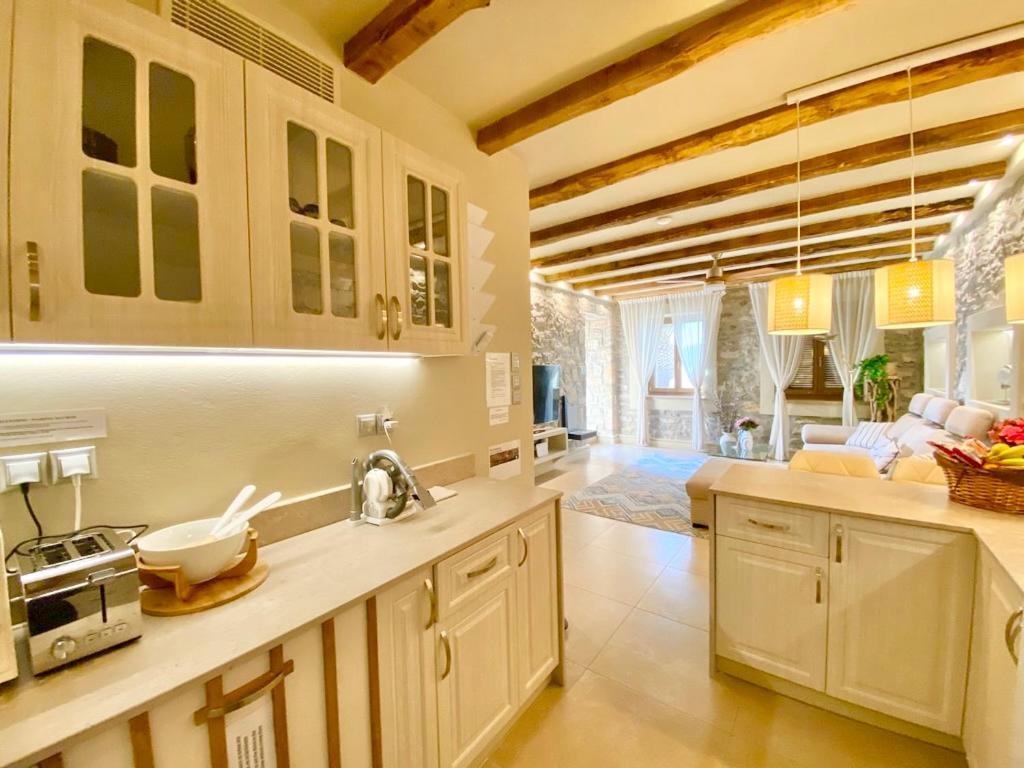 Villasonboard Rock Villa 3 Bed, 3 Bath, Jacuzzi, Seaside Ermioni Exteriér fotografie