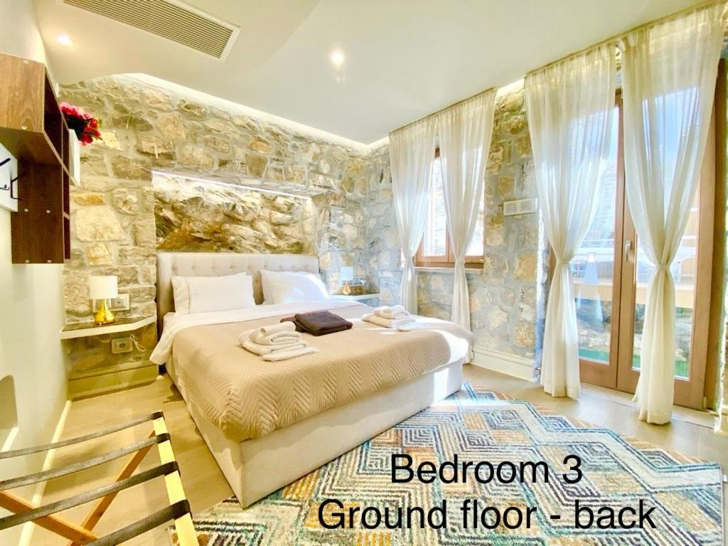 Villasonboard Rock Villa 3 Bed, 3 Bath, Jacuzzi, Seaside Ermioni Exteriér fotografie