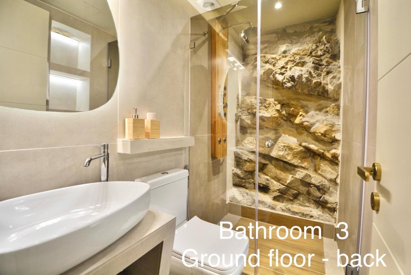 Villasonboard Rock Villa 3 Bed, 3 Bath, Jacuzzi, Seaside Ermioni Exteriér fotografie