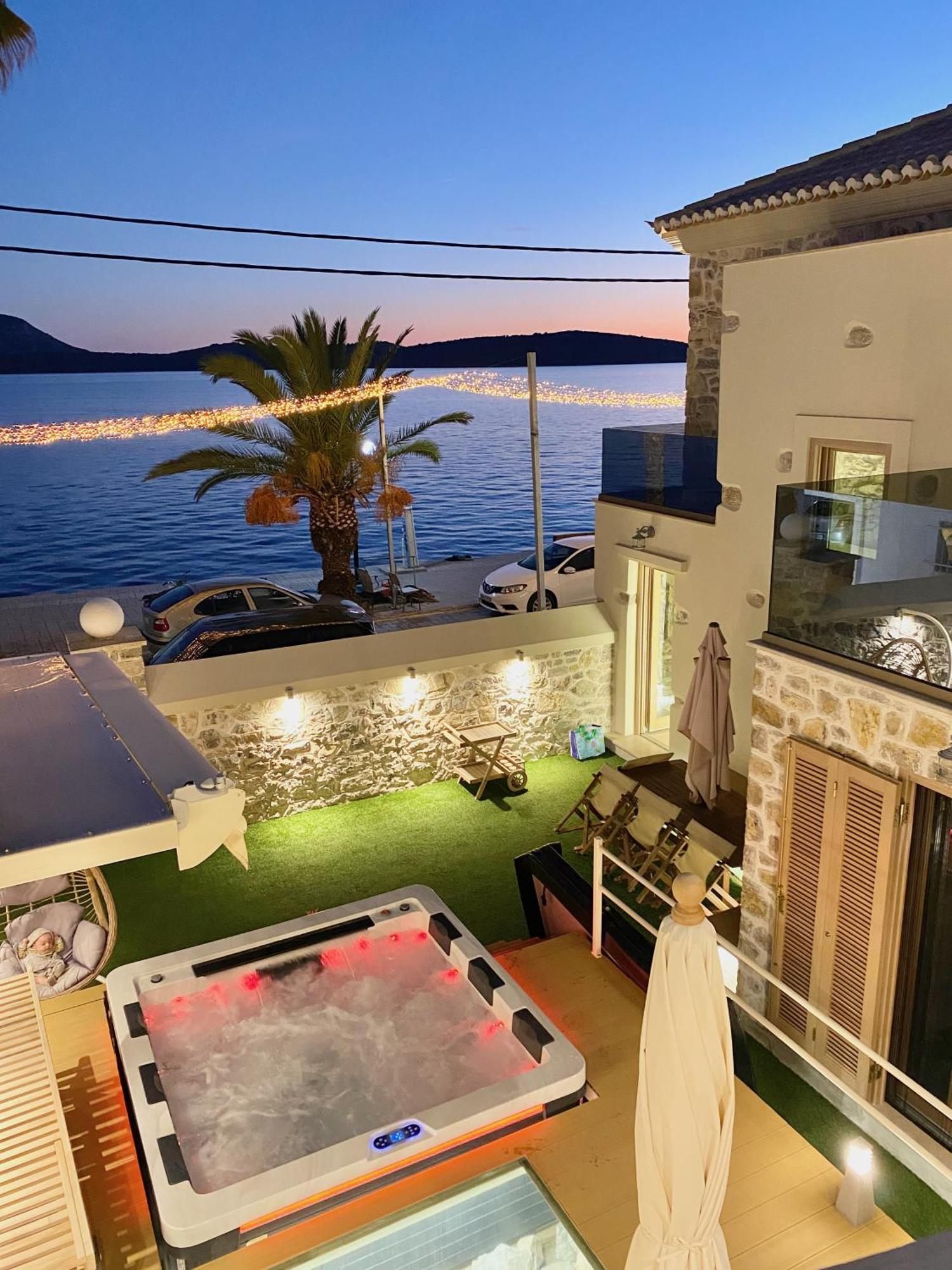 Villasonboard Rock Villa 3 Bed, 3 Bath, Jacuzzi, Seaside Ermioni Exteriér fotografie