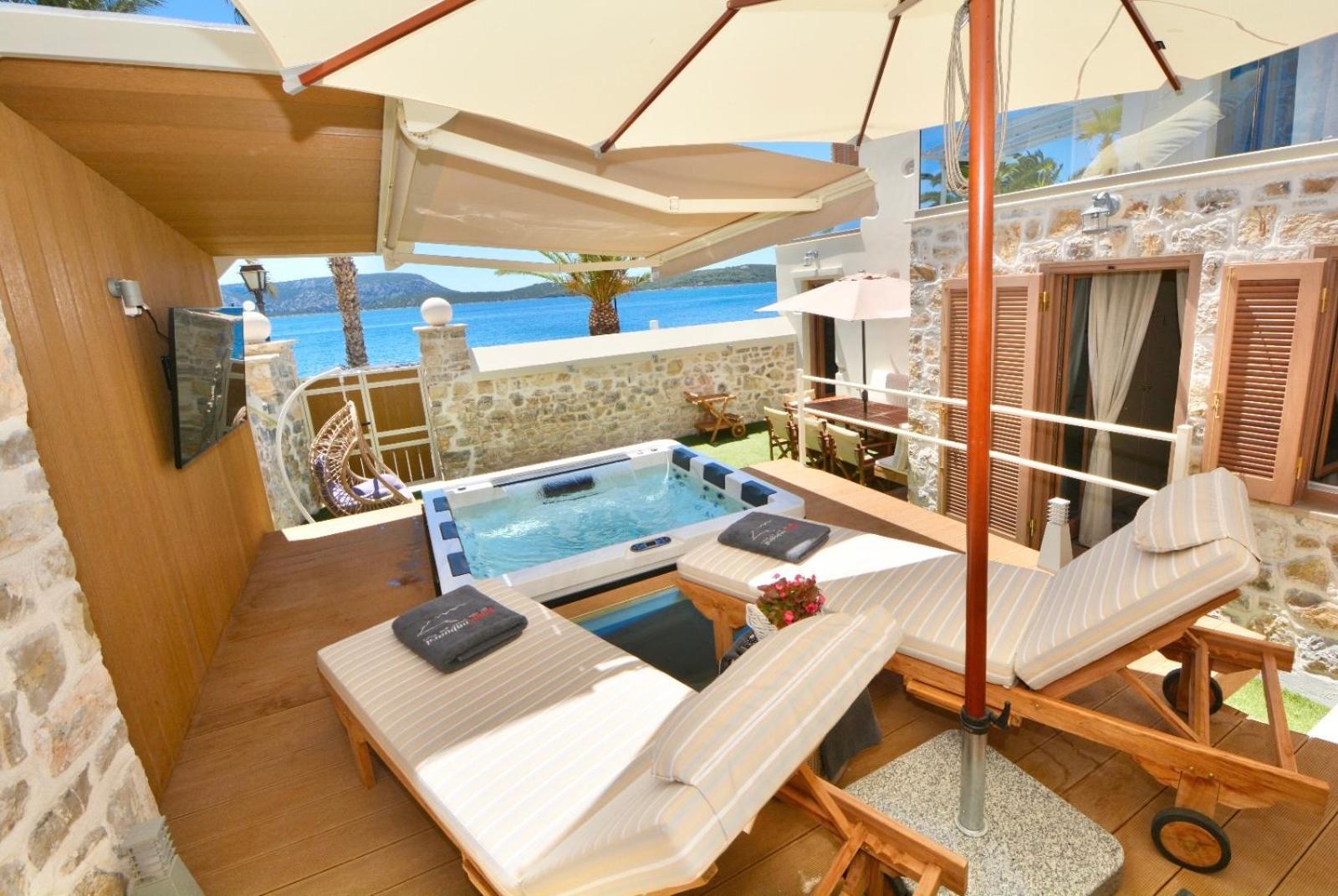 Villasonboard Rock Villa 3 Bed, 3 Bath, Jacuzzi, Seaside Ermioni Exteriér fotografie